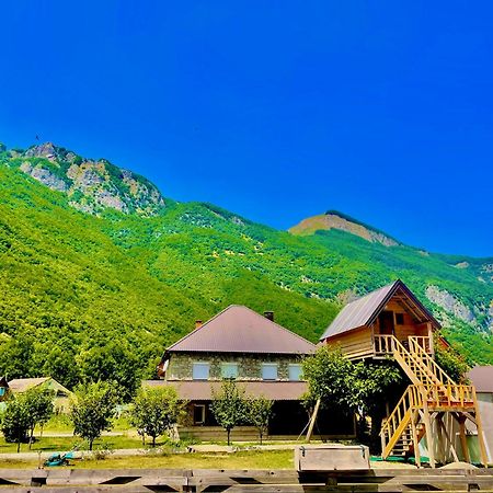 The Blue Eye Bed & Breakfast Vuthaj Dış mekan fotoğraf