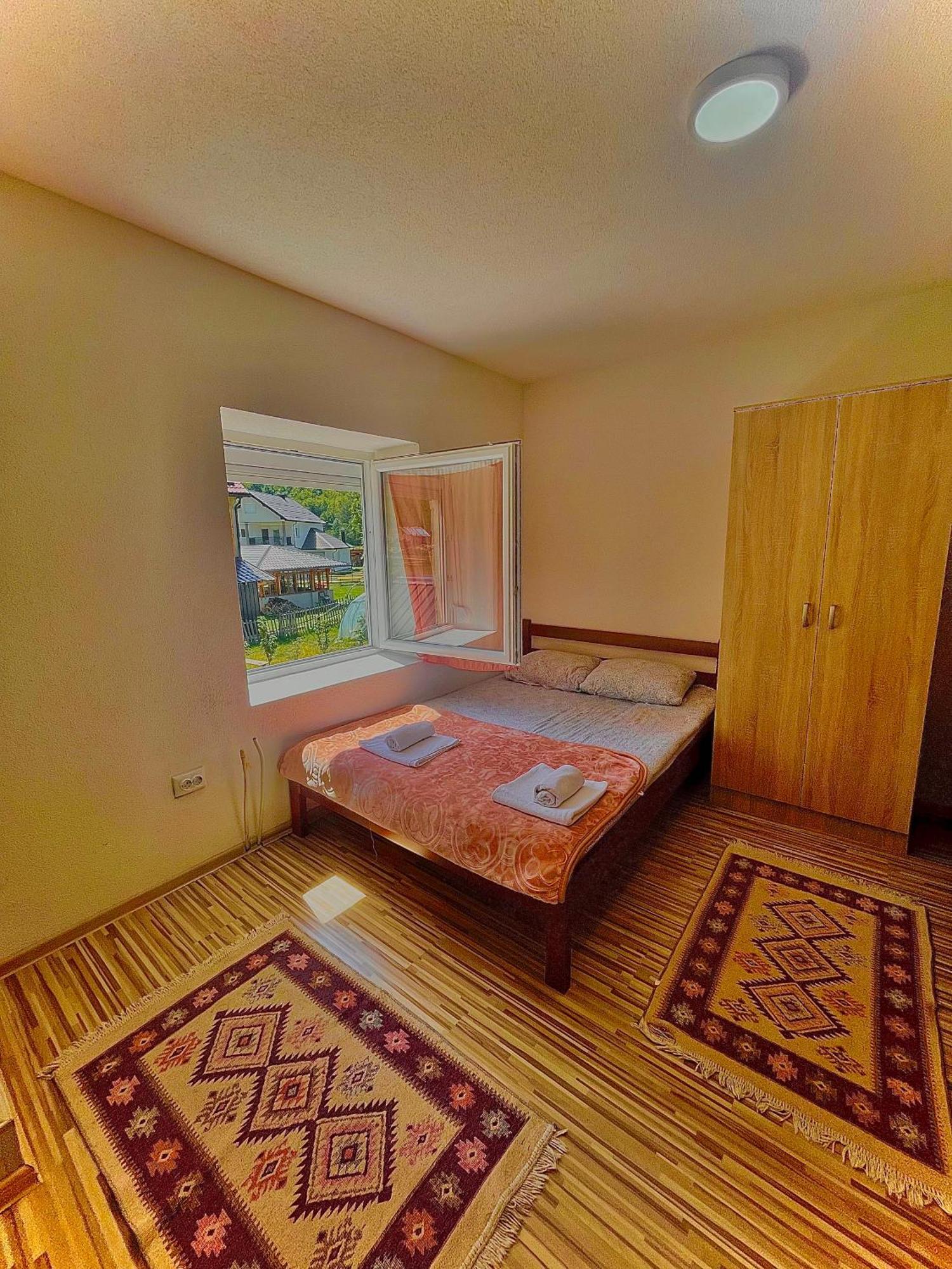 The Blue Eye Bed & Breakfast Vuthaj Dış mekan fotoğraf